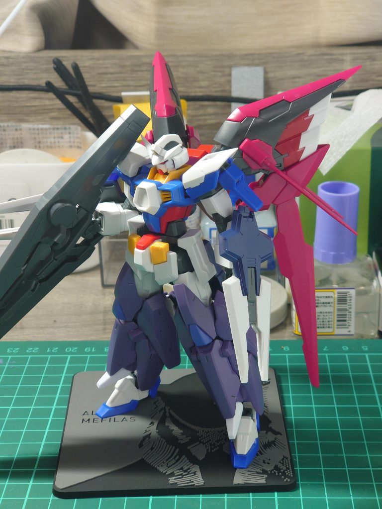 塗装前この時点でほぼ出来上がっており、ここから表面処理と、足首周りの隙間が目立ったためカバーを作成したのと、ダイタルバズーカのディテールアップをした程度です。