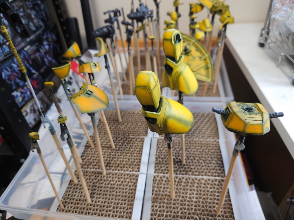 明るめのオレンジ系をエアブラシでグラデーション塗装しました。