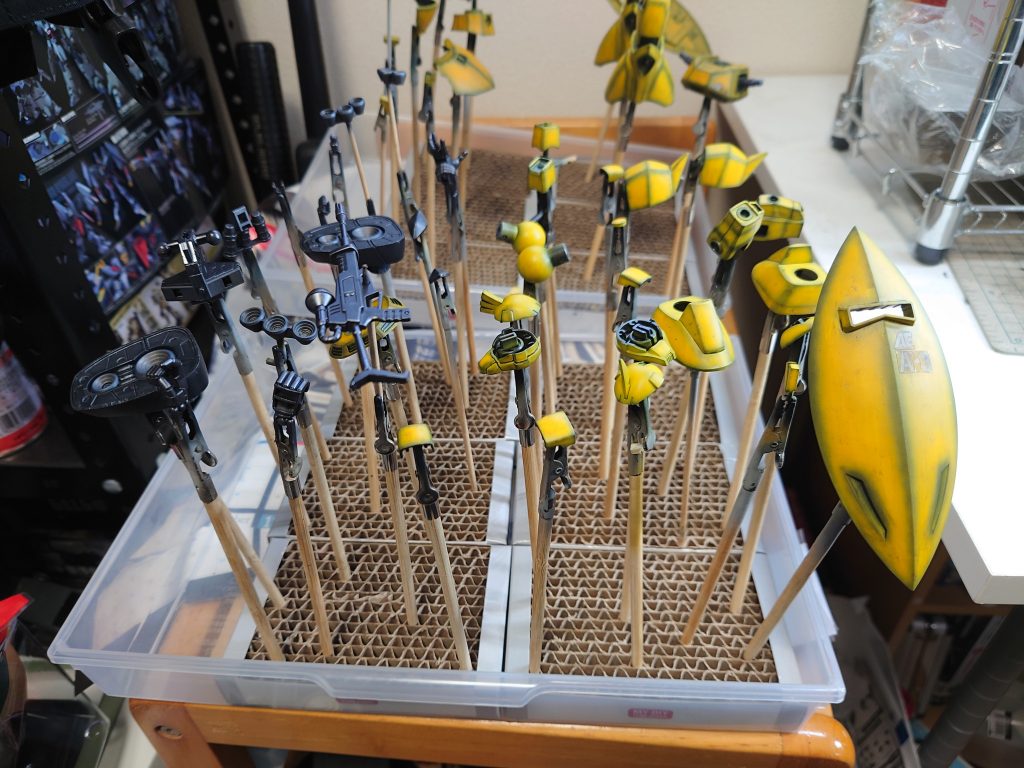 ネイビーブルーをエアブラシで吹きました。