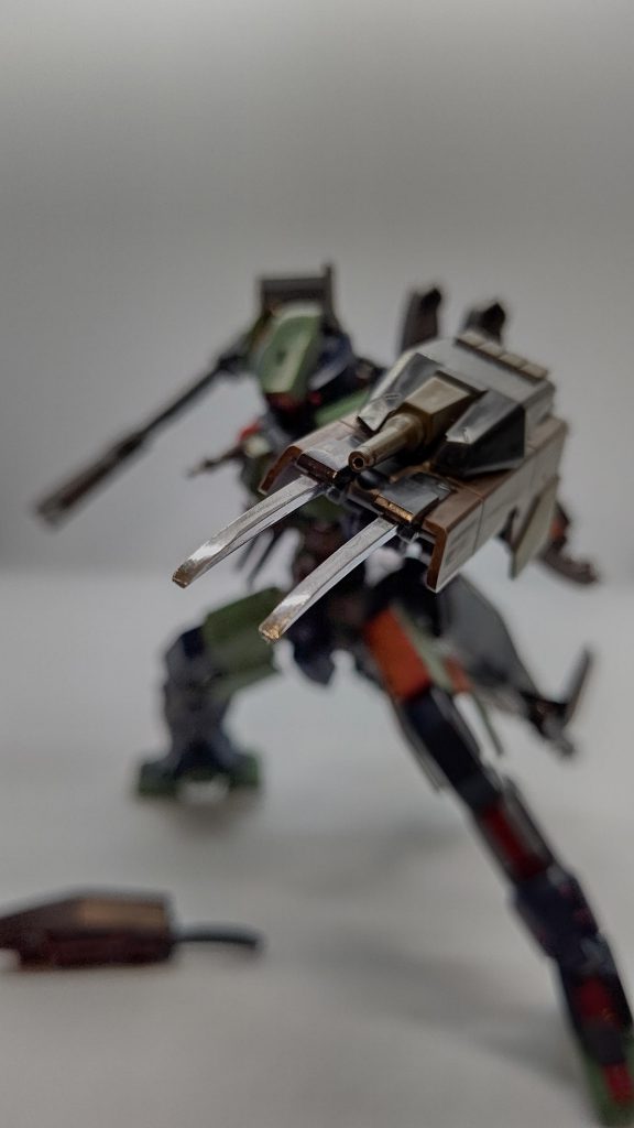 そして、勿論近接武器のシールドクロウにもなります!