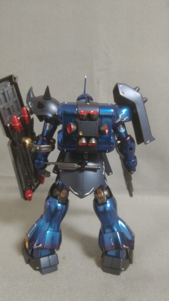 シールド裏はプラバンの積層でフレームを再現