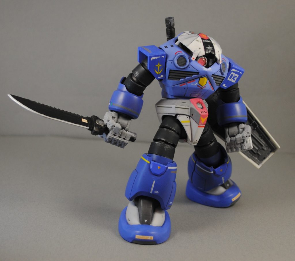 手首パーツ､肩アーマー、ナイフ、モノアイ部分は3Dプリンタでの造形です。肩アーマーとシールドで連邦っぽさを演出。