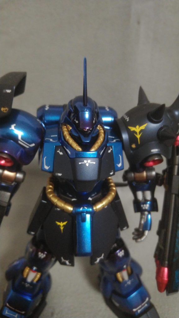 ブラックの部分はプリズムブルーブラックにつや消しで青の光沢との差をつけました