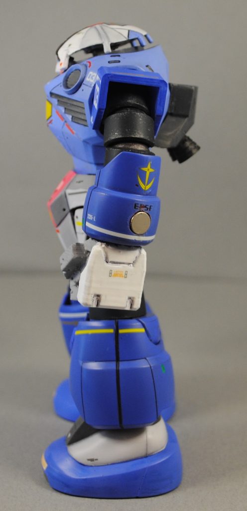 左側ネオジム磁石丸出し。