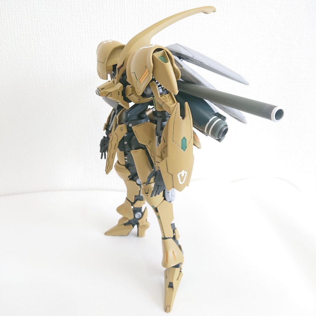 バスターランチャーは分割して腰アーマーにマウント可能です。