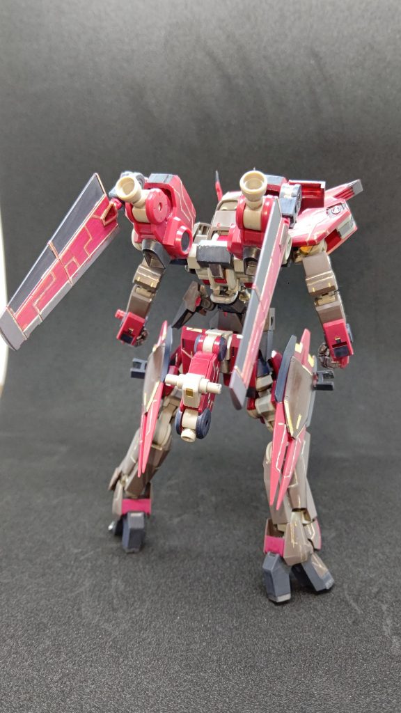 武装無しBackバックパックのスラスターはアメイジングストライクフリーダムの余剰パーツを使用し、腰のスラスターにジョイントを追加したのですが良い案が浮かばず一端、保留となりました。