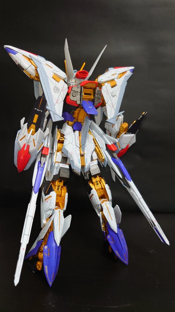 <Rear View バッグパックなし>同様に各部細部ディテールにクリアブルーのセンサーに見えるようにアクセントを入れています。