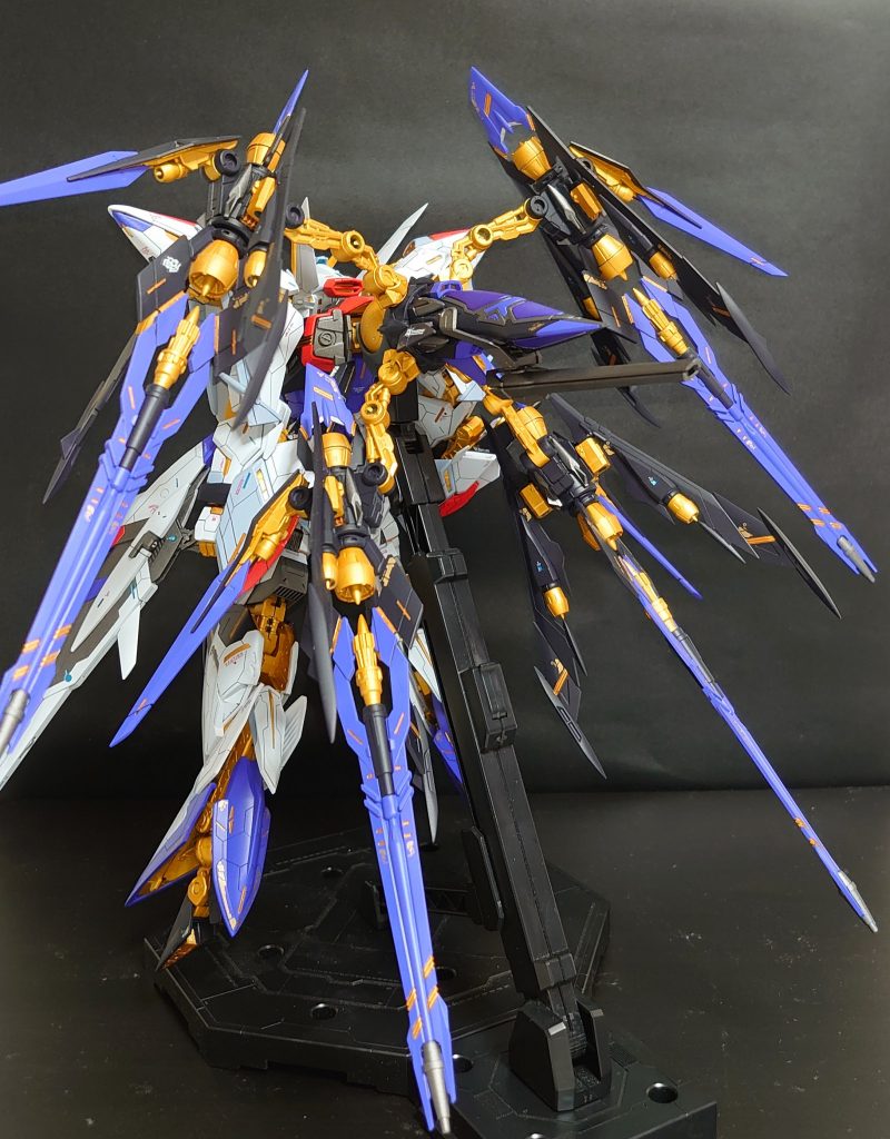 <Rear View>マニューバストライカーは、ストライクフリーダムのバックパックのカラーリングを参考に仕上げました。