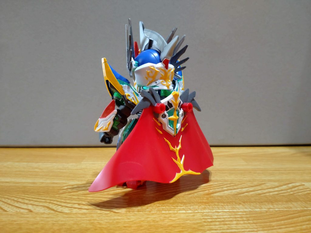 ・背面マントはアーサー同様に可動