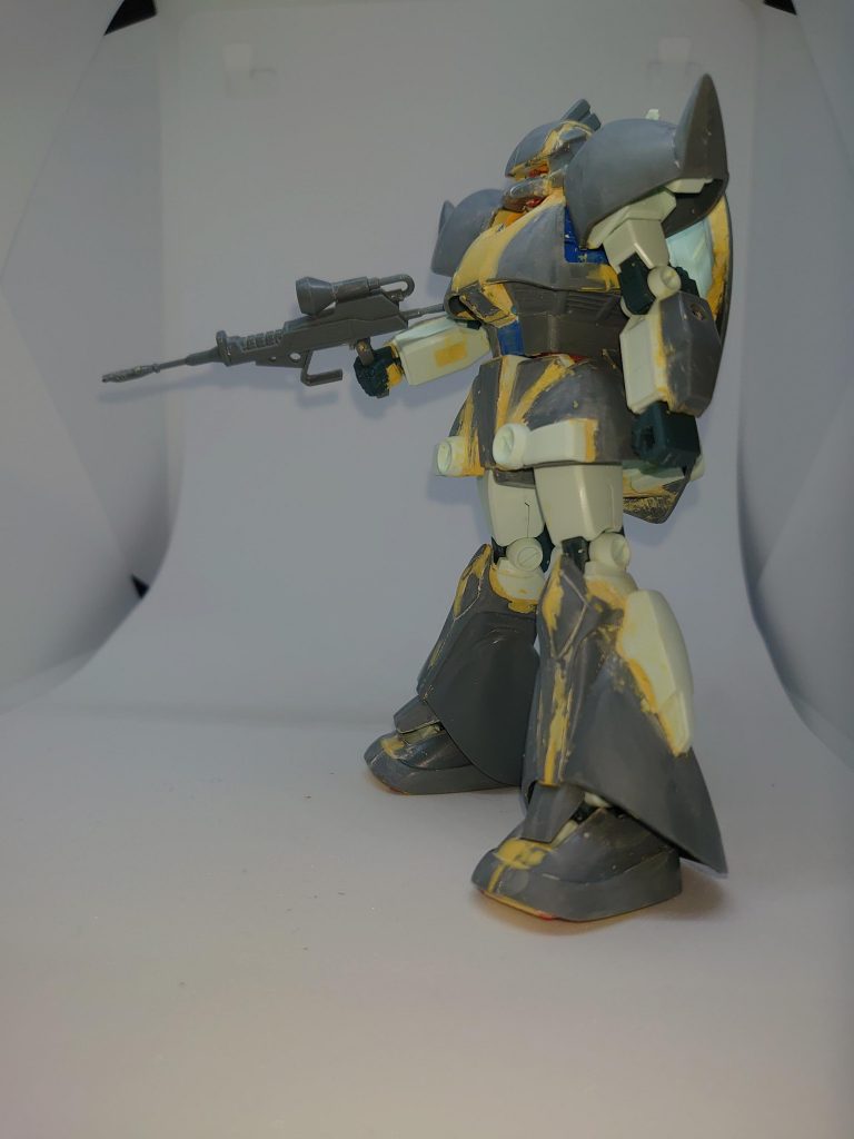 ビームライフルは柄をランナータグで作り、真鍮線で角度調整できるようになってます