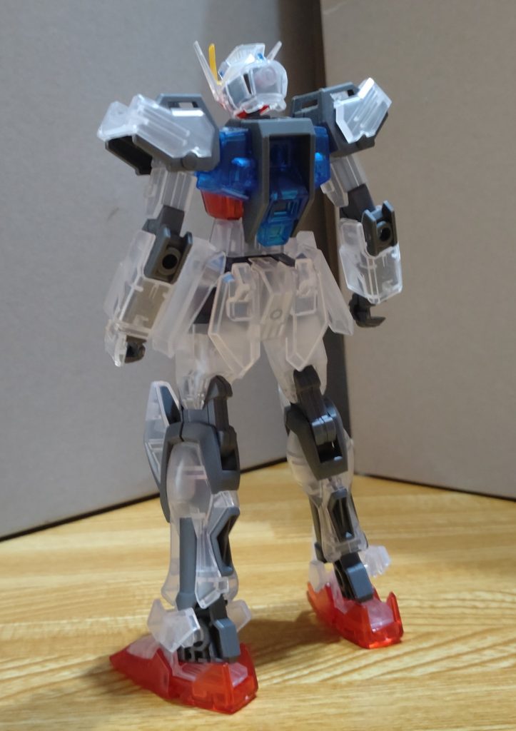 ・背面ちなみに去年と今年のEGストライクで、ブルーのクリアパーツの色味はいっしょっス