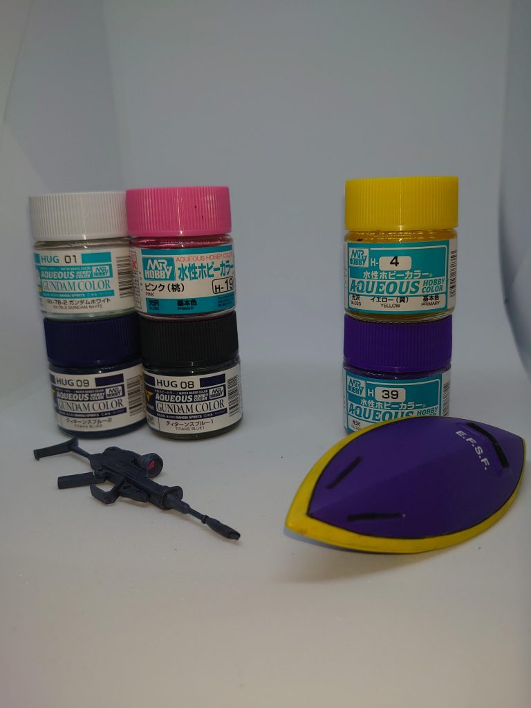 ビームライフルはティターンズブルー1+2+ガンダムホワイト、サイト部分はピンクシールドはパープル、イエロー