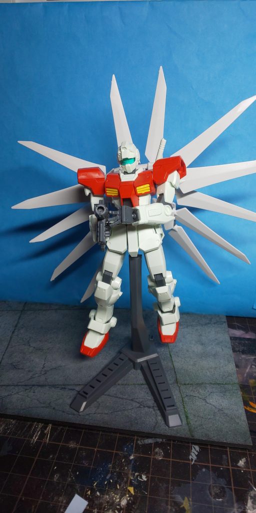 （大型）ビームスプレーガン、ほぼ両手持ち。