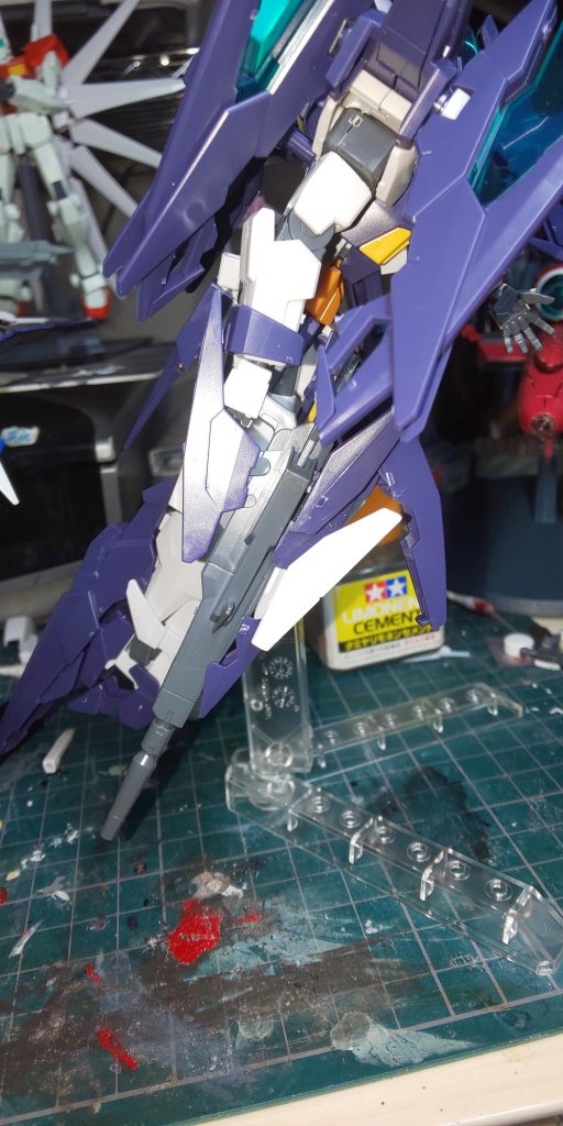 脚が長すぎて、付属のスタンドでは直立できなくなりました（＾＾；だが、それがよい。