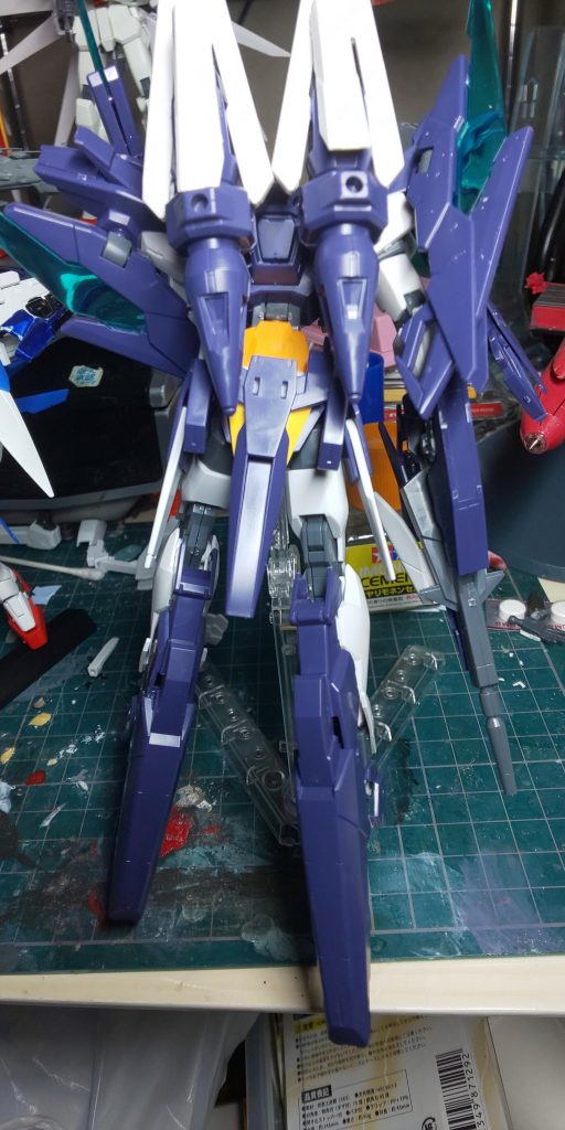 HWS&SVカスタムウエポンセットのMとNのランナーは紛失したので、背部のユニットは穴を開けてランナーで接続しました。