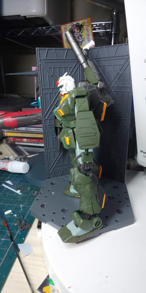 左腕のアーマーと右腕のにれんビームハンドガンは旧キットの流用です。