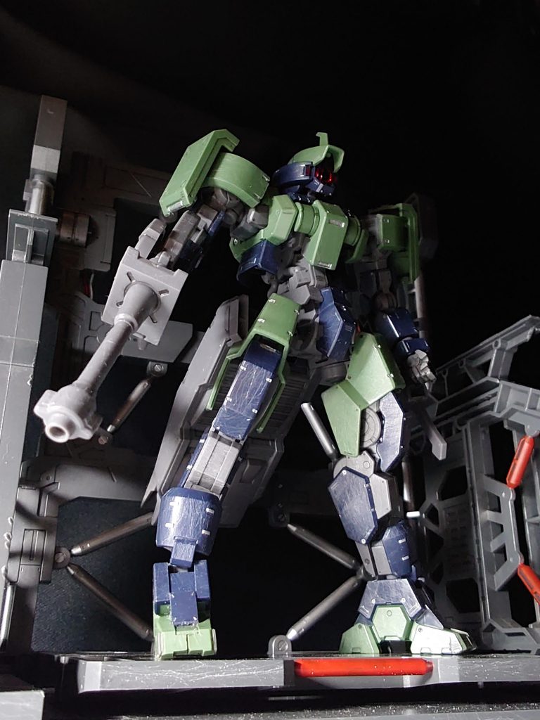 いかにも陸戦って感じが良きかな。最初は滑空砲かと思ってたら、ライフルやった( ̄▽ ̄;) うん、ドラムマガジン付いとるん。そして合理的なシールドアックスも良し。