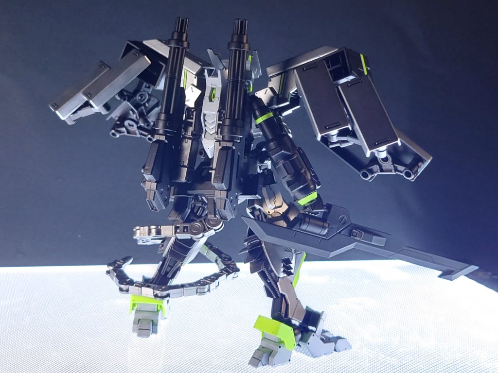 追加で使用したのは、ボールデンアームアームズと、パワードアームズパワーダーです。ボールデンは追加装甲に2キットですが、テールスタビライザーは1キットでこれだけ長くなります。