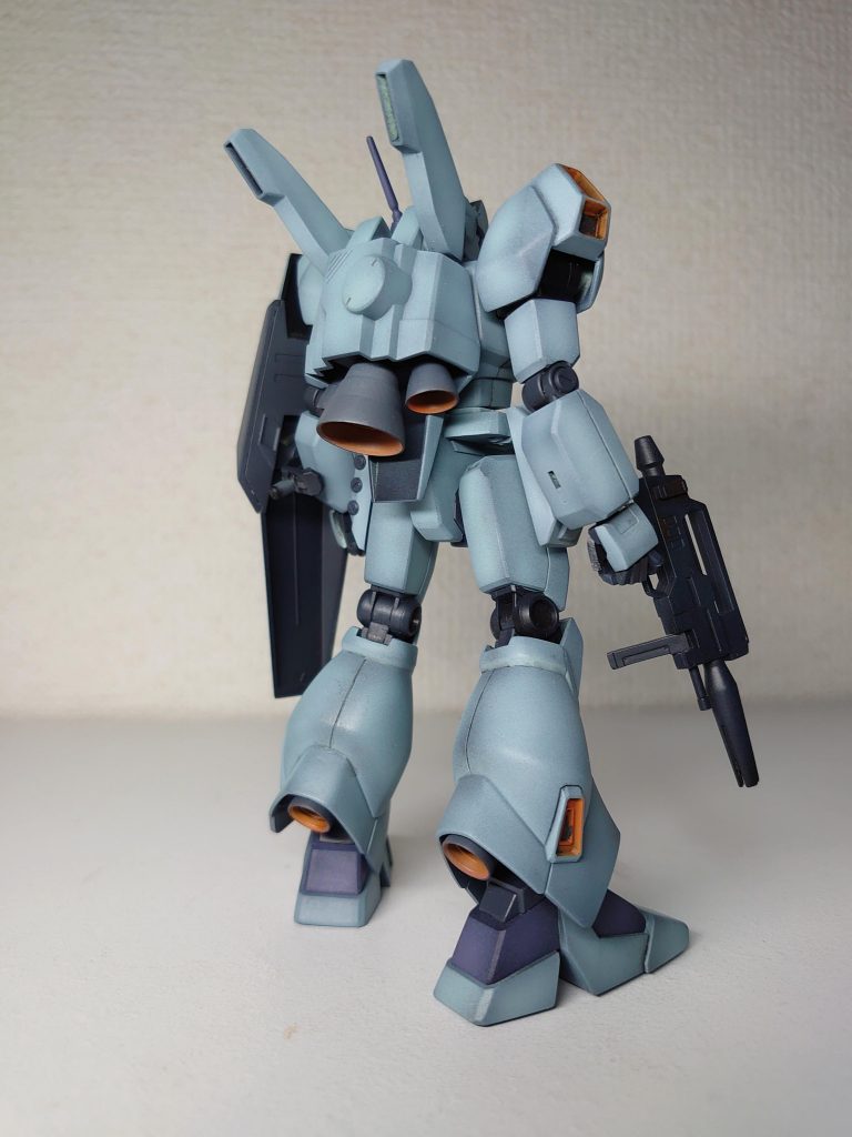 昔逆シャアを劇場で観たときによくあの連邦軍はロンド・ベルにジェガンを配備させたなと思ってた。ロートル機のジムⅢぐらいじゃないかと。