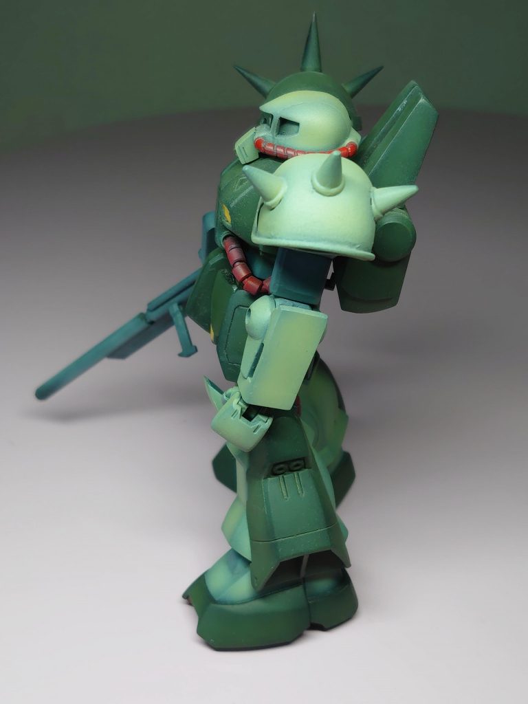 左スパイクアーマーもまったく違うので変更。