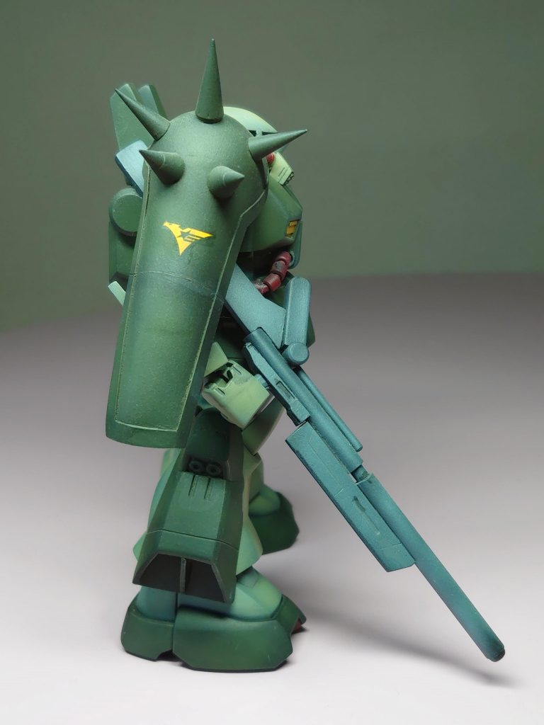 右側もハイザックと形状が別物で原形をとどめていません。