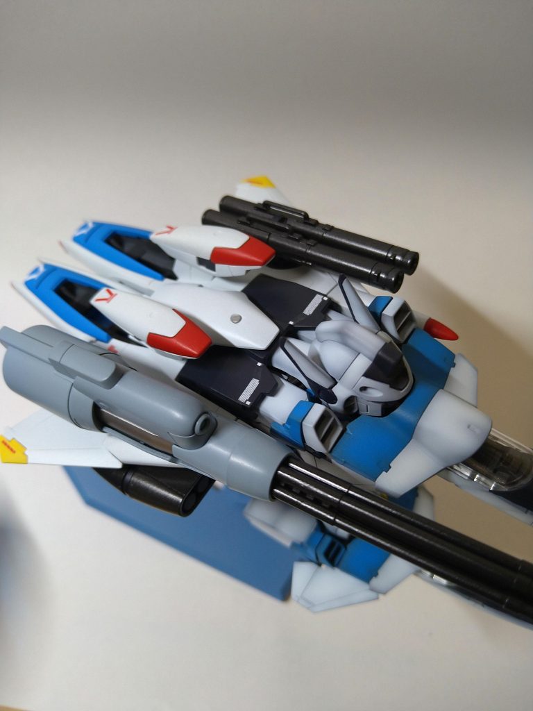 Vガンダムのコアファイターは露出しているので、塗装の劣化が激しい設定です。(そして他は使い捨てw)