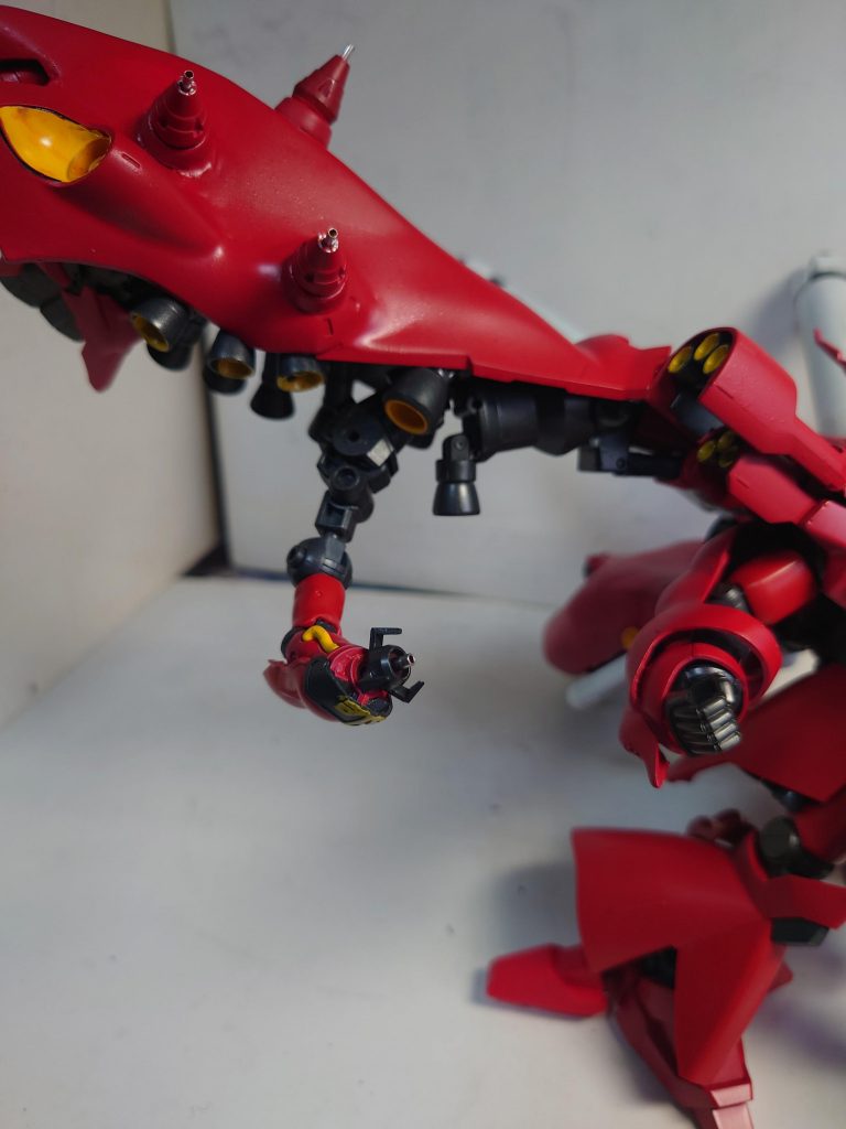 ファンネルのバインダーにしてはデカ過ぎると思い、ビームキャノン付格闘アーム(バイアランみたいなヤツです)を追加、バーニアスラスター類は邪魔にならない程度にこれでもかって位付けました。ファンネルは取り外し可能です。