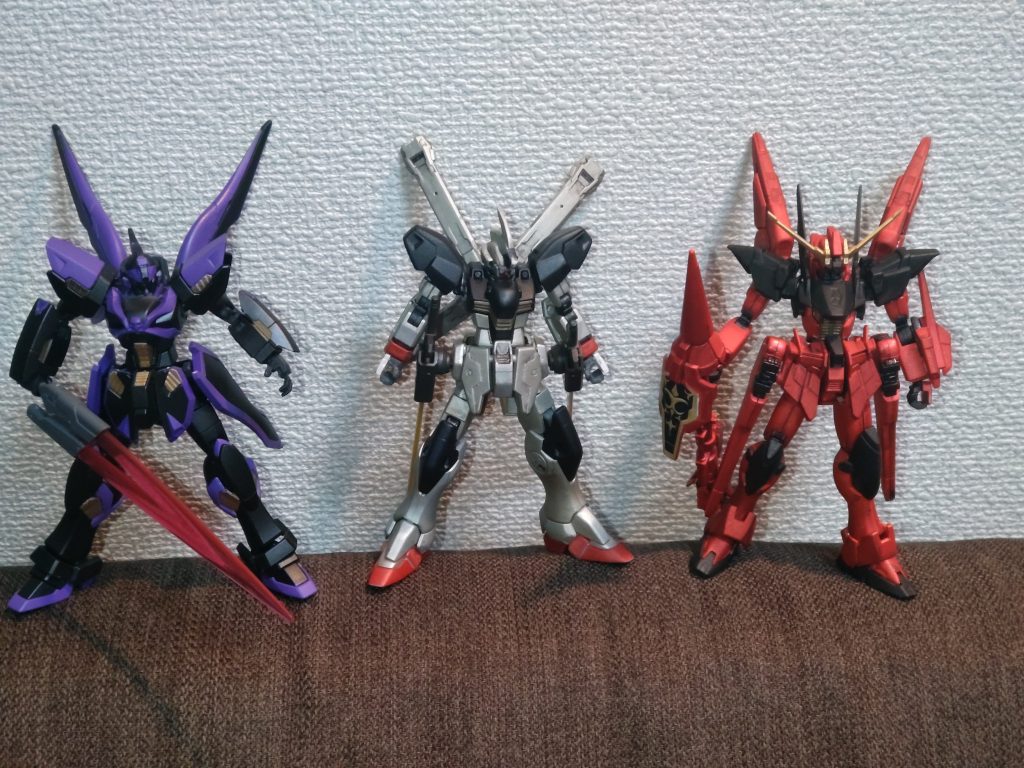 我が屋の宇宙海賊ガンダムたち左から亡霊、処刑人、吸血鬼で中々物騒な3人組(笑)