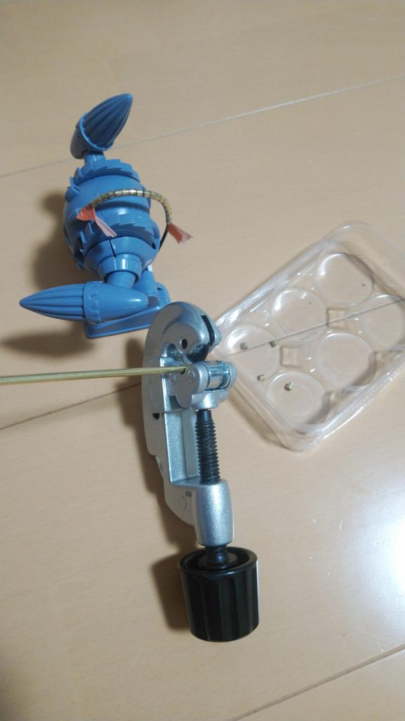 真鍮パイプ工作中 ホームセンターで1m500円とリーズナブル