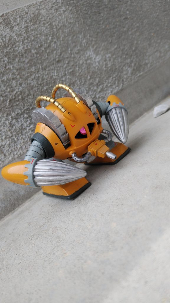 穴掘りポーズ 口のレーザートーチで下穴を開けて、両腕のドリルで穴を広げていくのでしょう