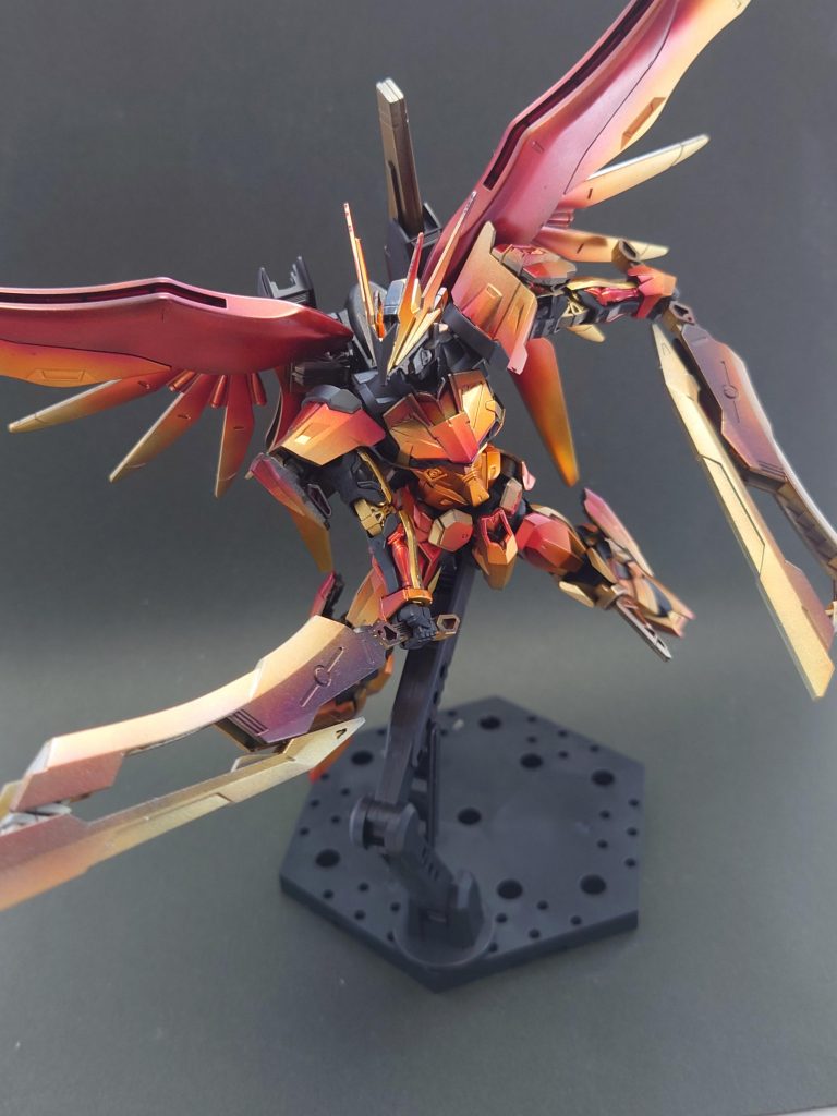 剣を分離させてやはりギミックのある武器は心惹かれます。プレバンでロードアストレイを買う決め手になったのもこのギミックです笑