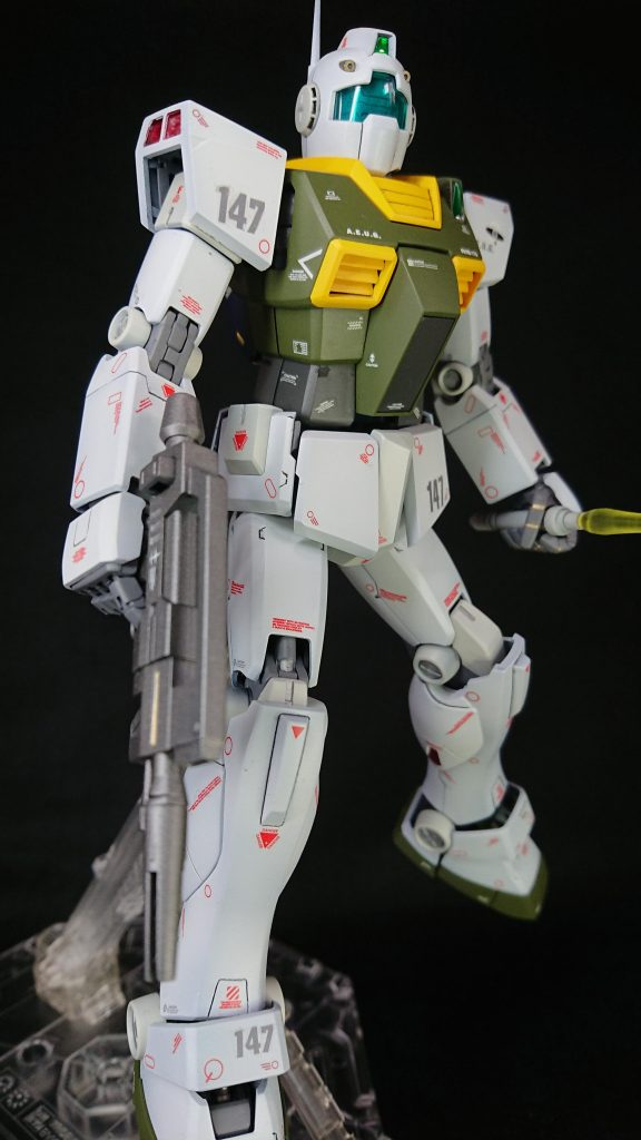 いつも通りに市販のデカールを多めに貼り付けてます。