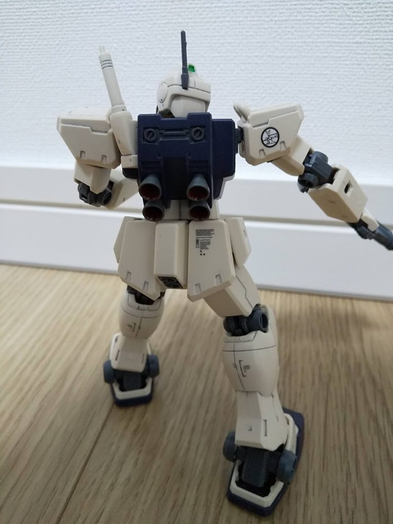 トリントン基地のマークと、長めの注意文はリアに。RBコーションデカールは、情報量増やすのに最適ですね。愛用してます。HIQパーツのウェブサイトから注意書きの内容がダウンロードできるので、部位に合ったものを貼っています。大いなる自己満足ですけれど、ソレが良いんです。