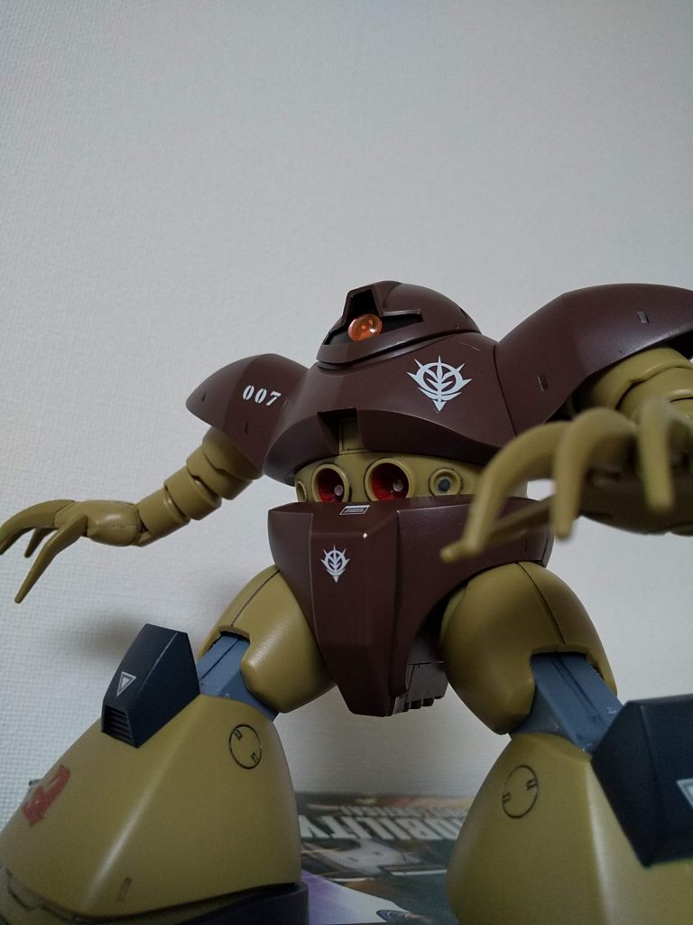 ジムに乗っててこいつが向かってきたら、逃げてしまいそう。威圧感は凄い。