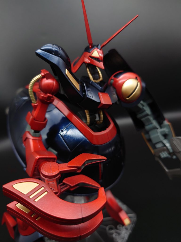 カラーレシピは、紺色 ガイアノーツ プリズムブルーブラック赤色 ガイアノーツパールプレミアムレッド金色 ミスターホビーカラー 金色フレームはメカサフヘヴィ