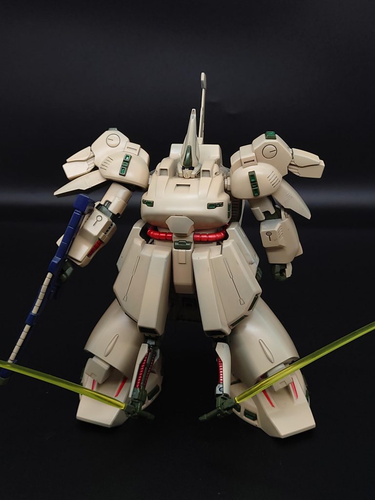 隠し腕からの、ビームサーベルが映えます