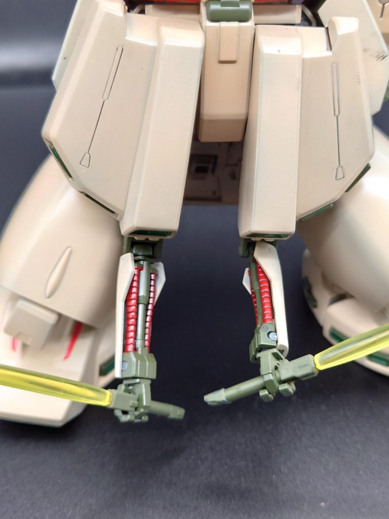 隠し腕のパイプの塗り分け頑張りました