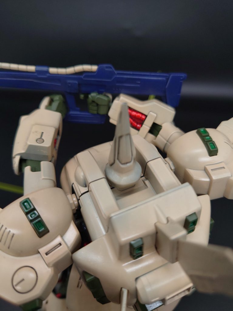 ライフル構えたポージング後ろ上から撮影してみました