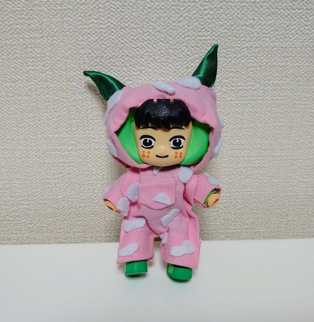 オプチスキー本体(正面)使用キットはほぼ「きゃらっがいフミナ」です。ポスカで全体を着色し、布で服を着せました。