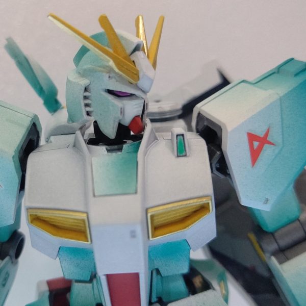 約千円からのνガンダム