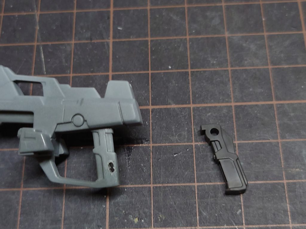 ハンドパーツに合わせてライフルグリップも移植ハンドパーツ同様カトキウイングゼロEWのもの使ってます