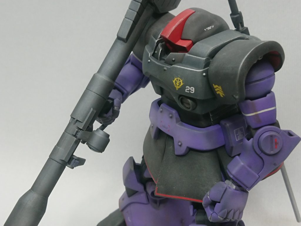 首は後ろへかつめり込むように角度いじり　リベット小細工