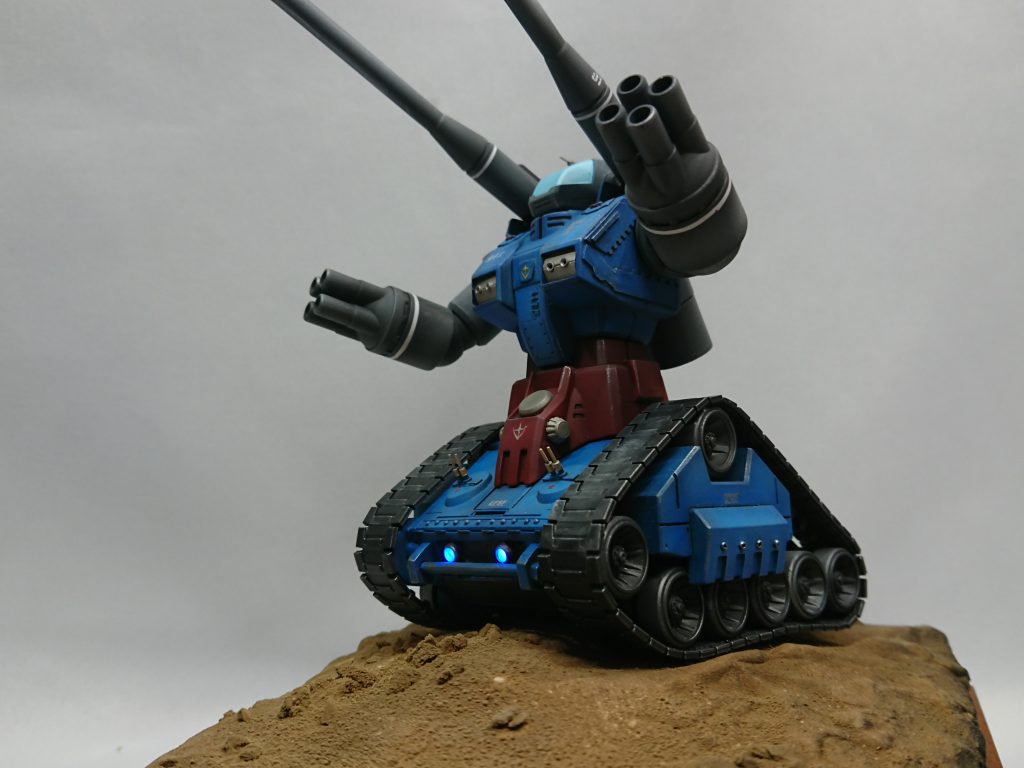 青、赤、黄のアニメカラーのままでも実機風になるようにグラデーション塗装とドライブラシ頑張りました。黄色はさすがにチタンシルバーに置き換えました。