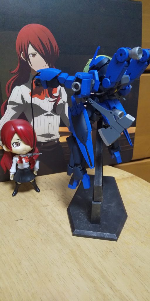 :…！何故私を狙うのだ…！？首に…！