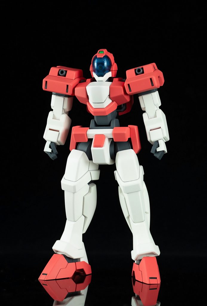 肩のバーニアは市販のパイプパーツに置き換えてます。つま先の形状を設定通りに変更。バックパックに内蔵されたICチップもそのままなので「ゲイジングバトルベース」で遊ぶことも可能。稼働する筐体があればですが（笑）