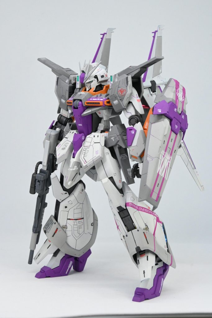 スジ掘りやプラ板で全体的にディテールアップしました。