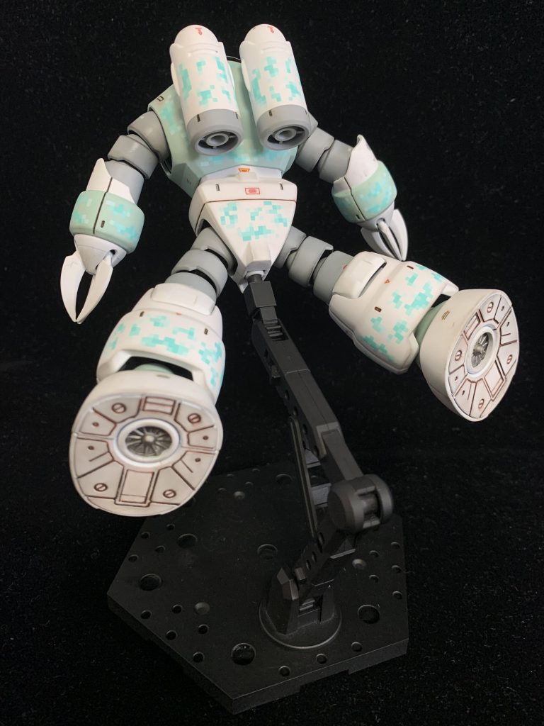 足裏のファンはシタデルカラーのアイアンハンドスティールで筆塗りしてます。