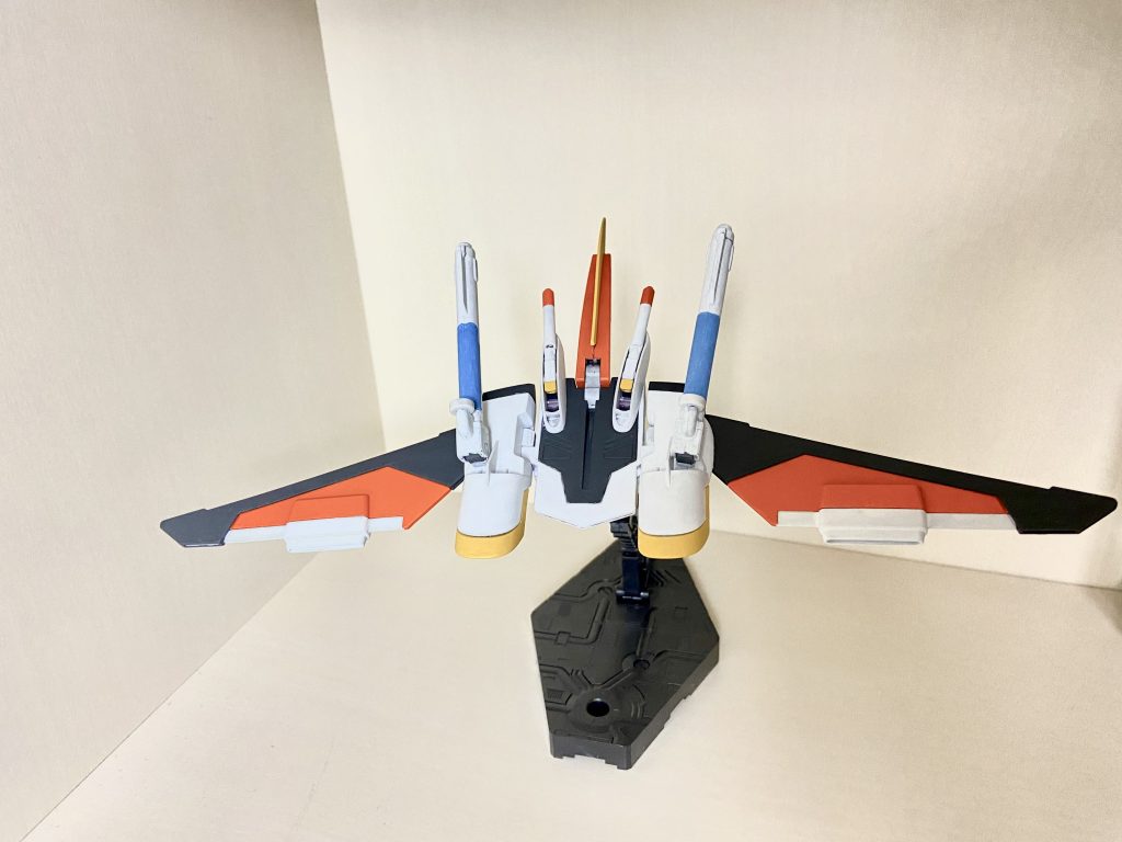 バックパックはファトゥム-01ELF(エルフレ)より、中距離戦に対応させるということで通常のファトゥム-01にビーム砲を追加してます。色はエルフレを意識してます。ファンがアイドルを飛ばすんや…