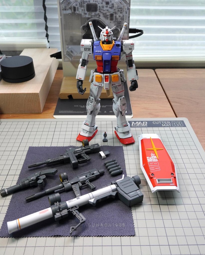 minor decal arrangement changes. some decals are from MG Gundam Ver.Ka, esp. those on the shield and legs.