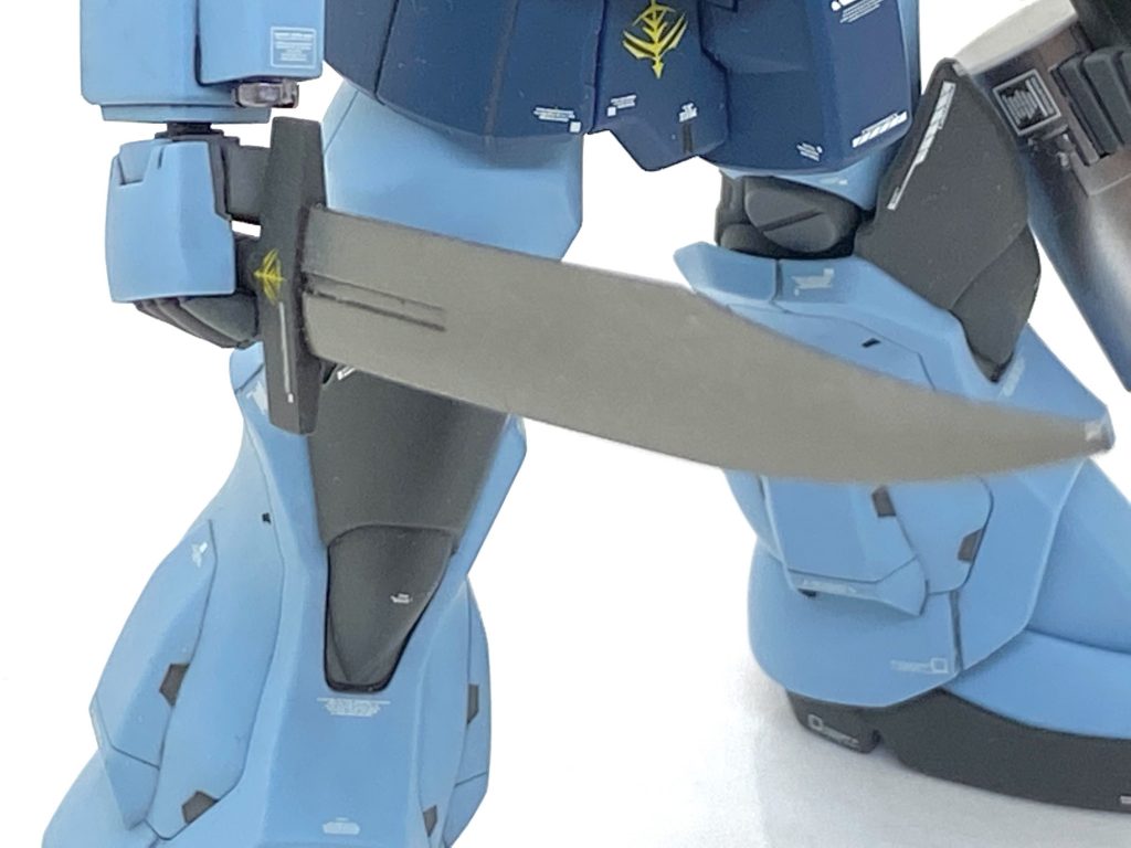 ヒート・サーベルも刀身は塗装しましたが柄は無塗装です。